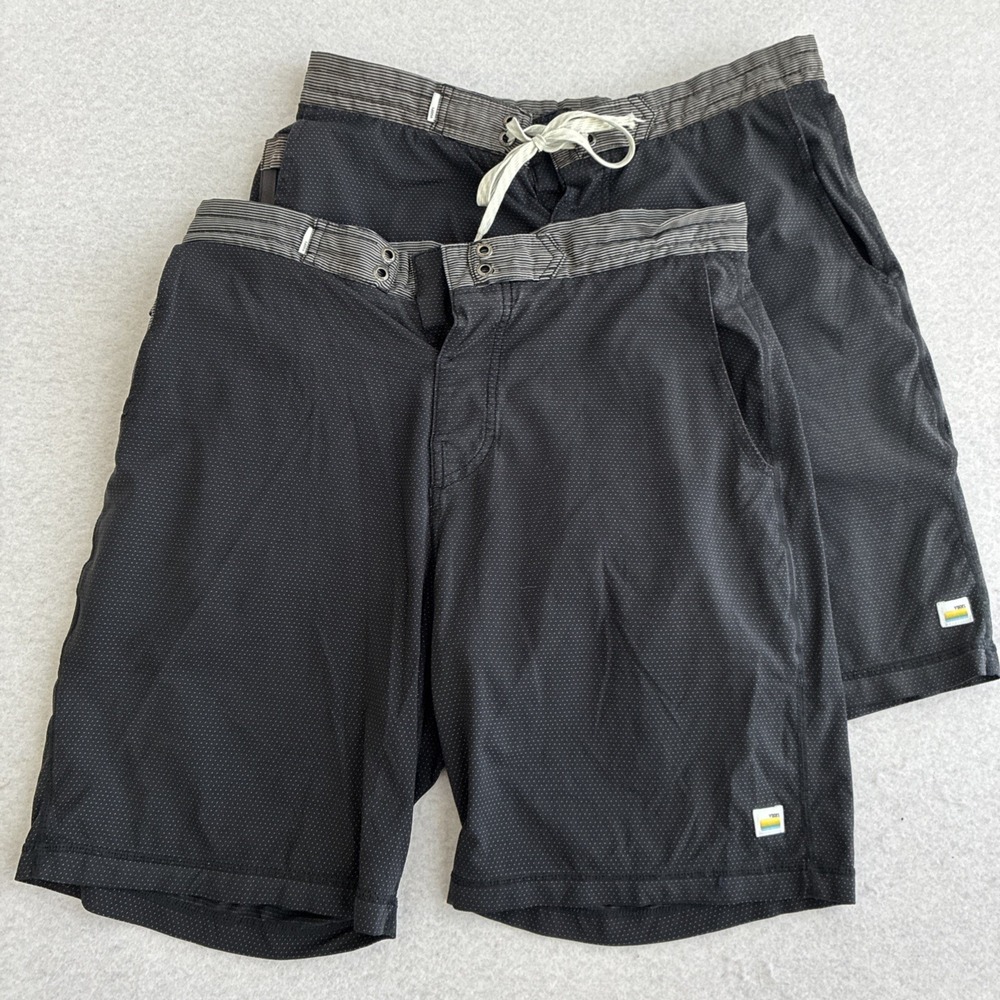 Vuori Evolution Board Shorts Lot of Two Bundle Mens 30 Black Polka Dot 7" Inseam